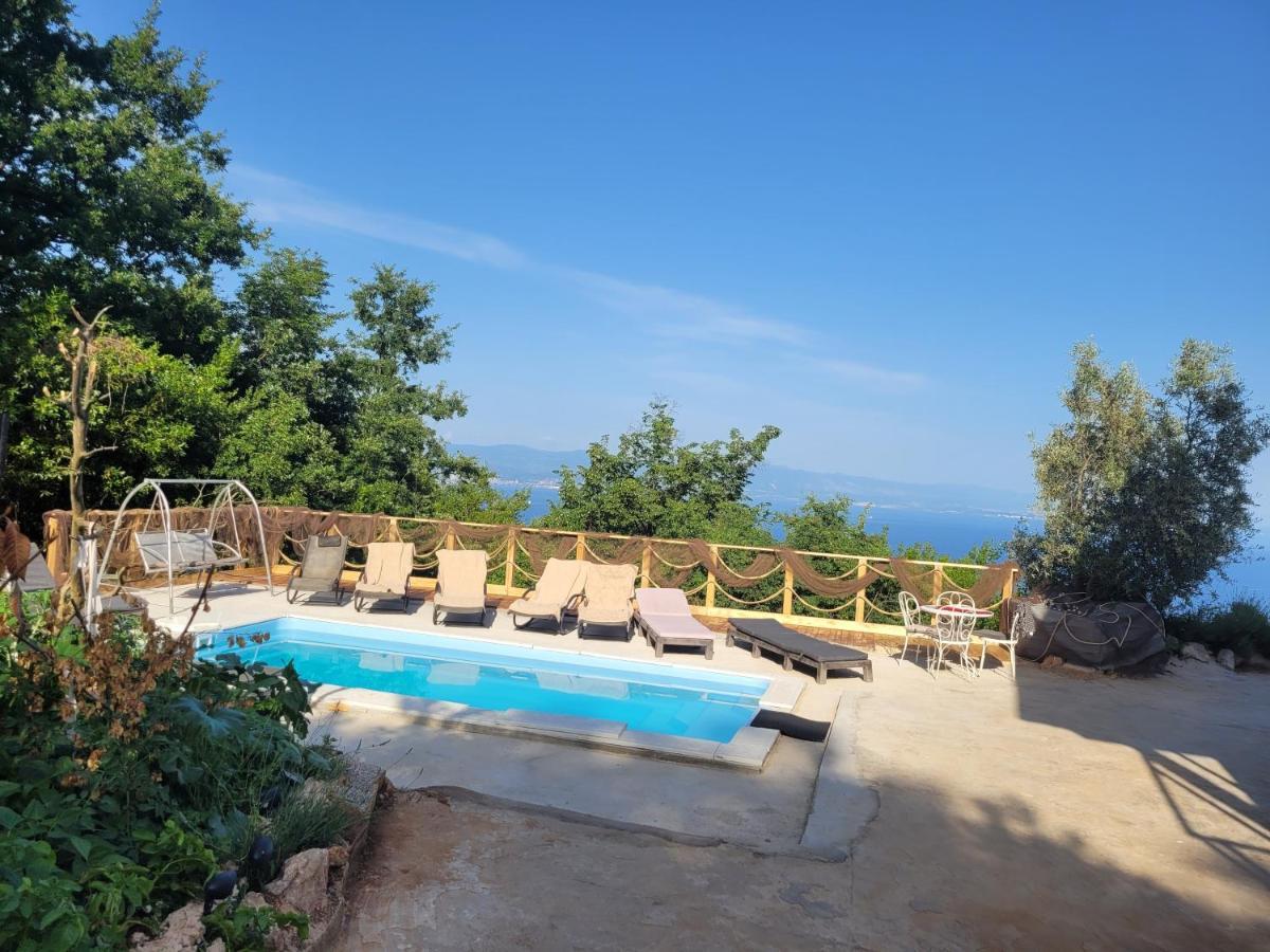 Ferienwohnung mit beheiztem Pool Kroatien Herbst und Winter Lovran Exterior foto