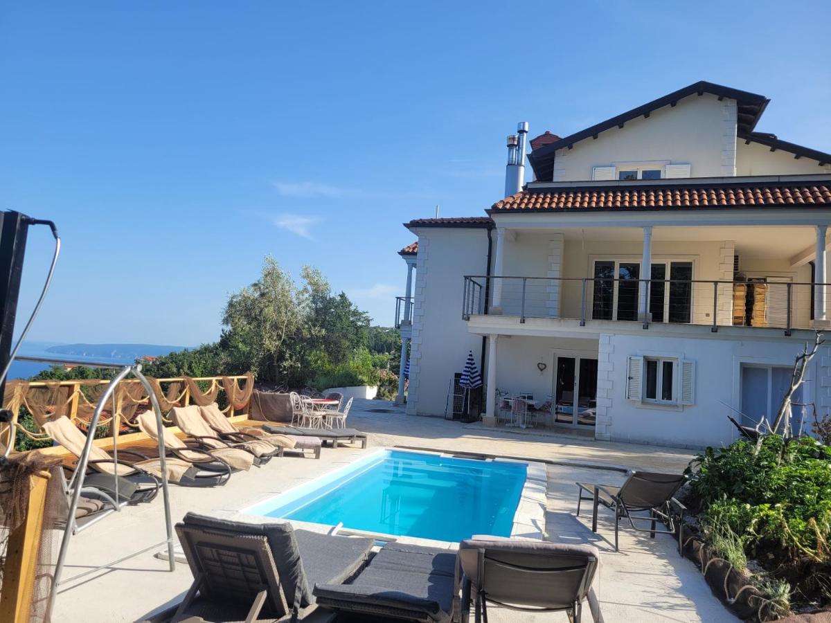 Ferienwohnung mit beheiztem Pool Kroatien Herbst und Winter Lovran Exterior foto