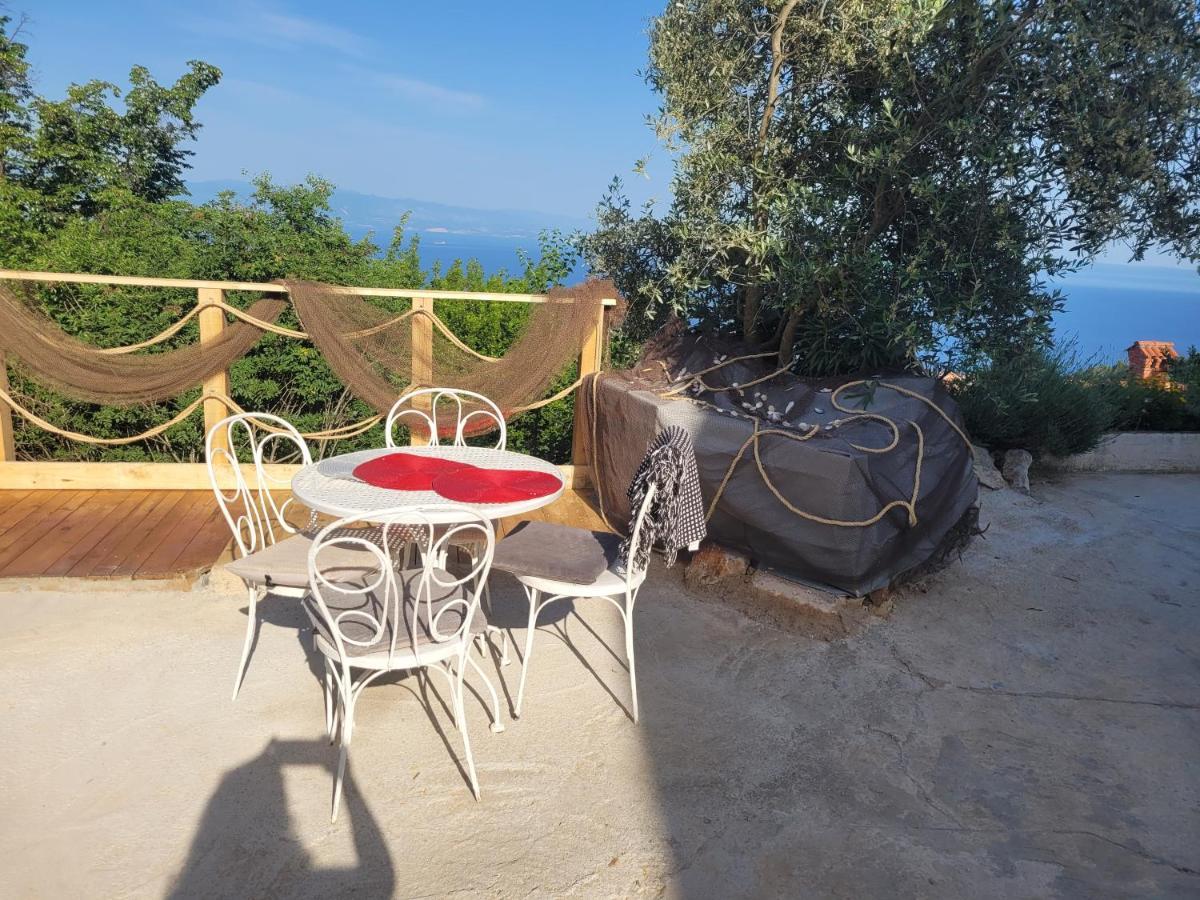 Ferienwohnung mit beheiztem Pool Kroatien Herbst und Winter Lovran Exterior foto
