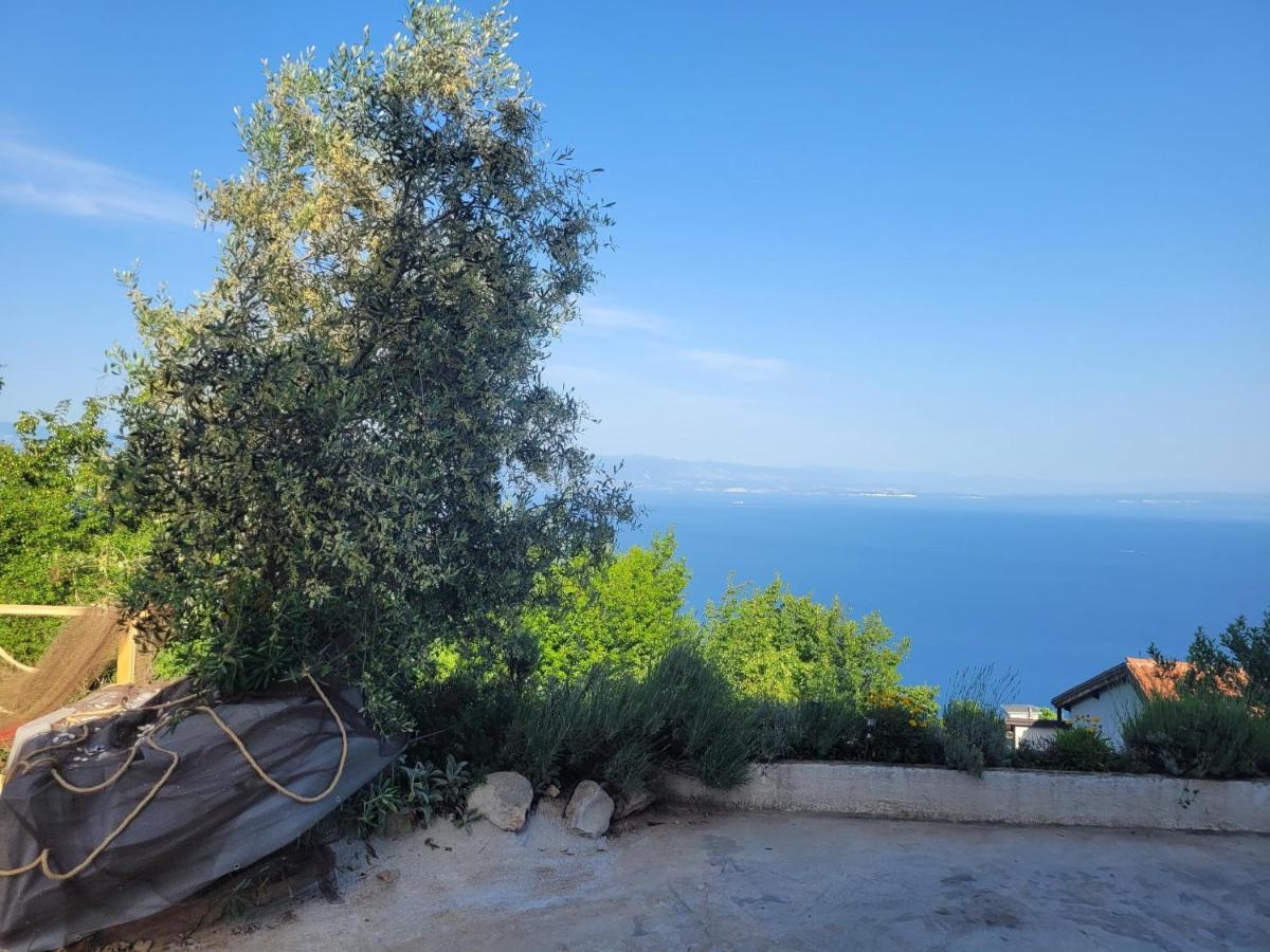 Ferienwohnung mit beheiztem Pool Kroatien Herbst und Winter Lovran Exterior foto