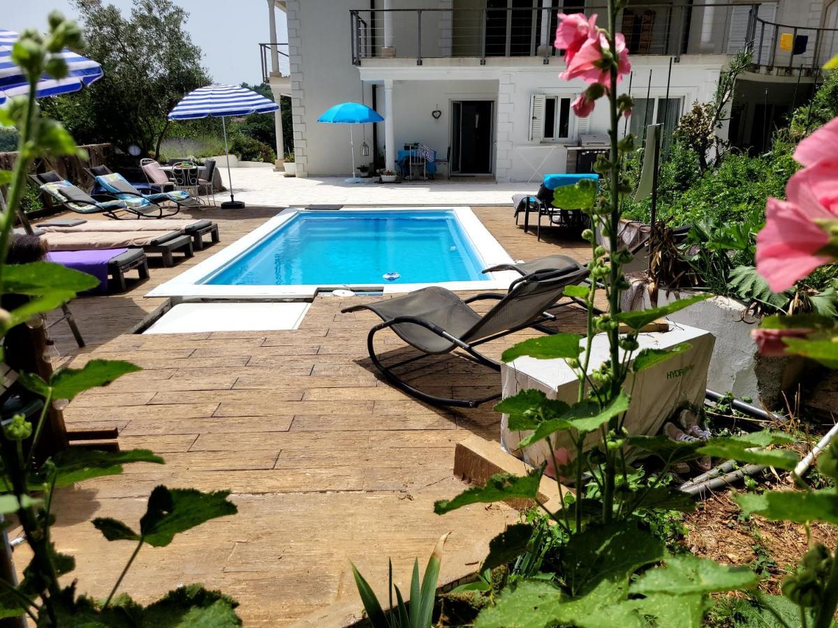 Ferienwohnung mit beheiztem Pool Kroatien Herbst und Winter Lovran Exterior foto