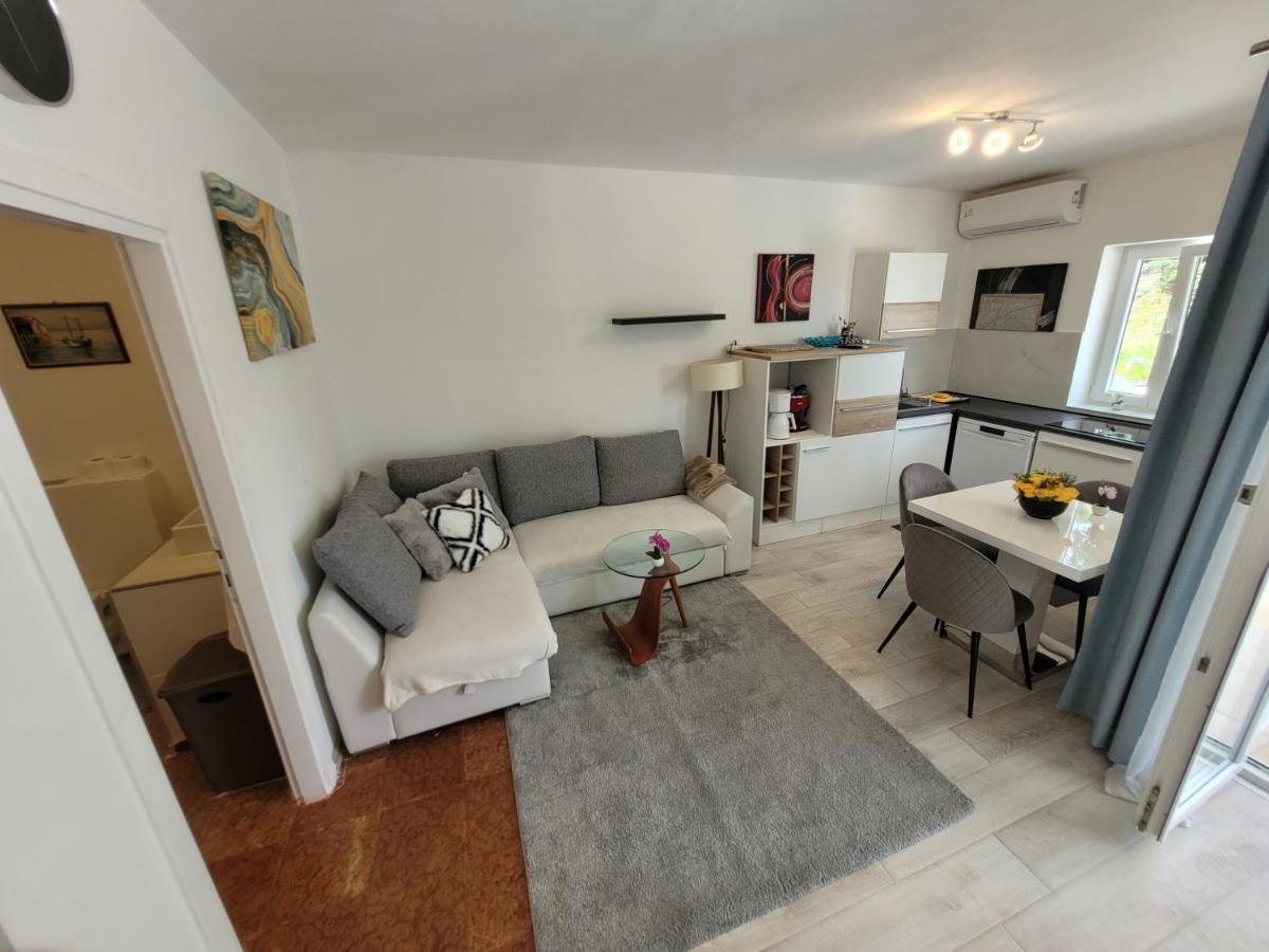 Ferienwohnung mit beheiztem Pool Kroatien Herbst und Winter Lovran Exterior foto