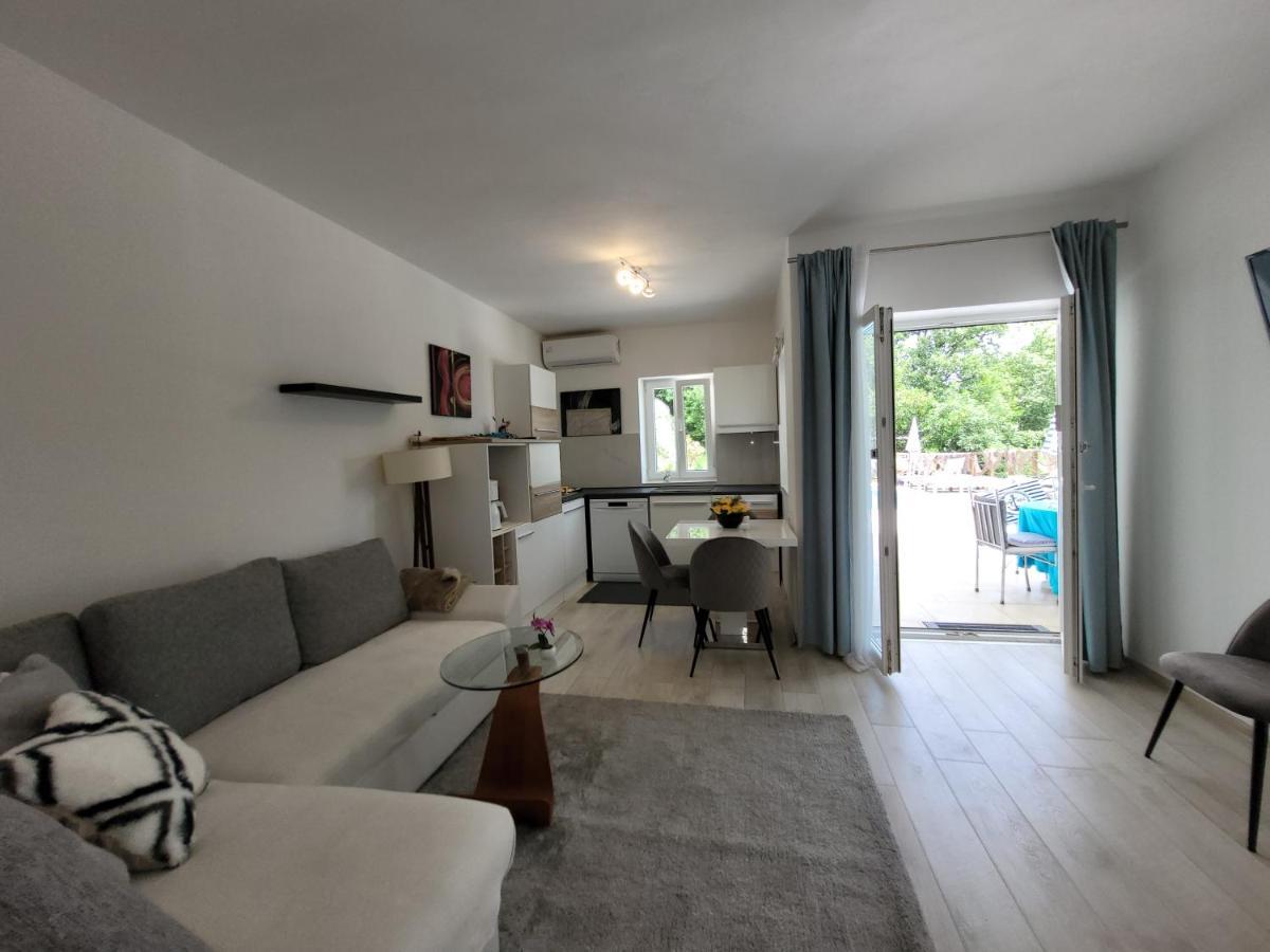 Ferienwohnung mit beheiztem Pool Kroatien Herbst und Winter Lovran Exterior foto