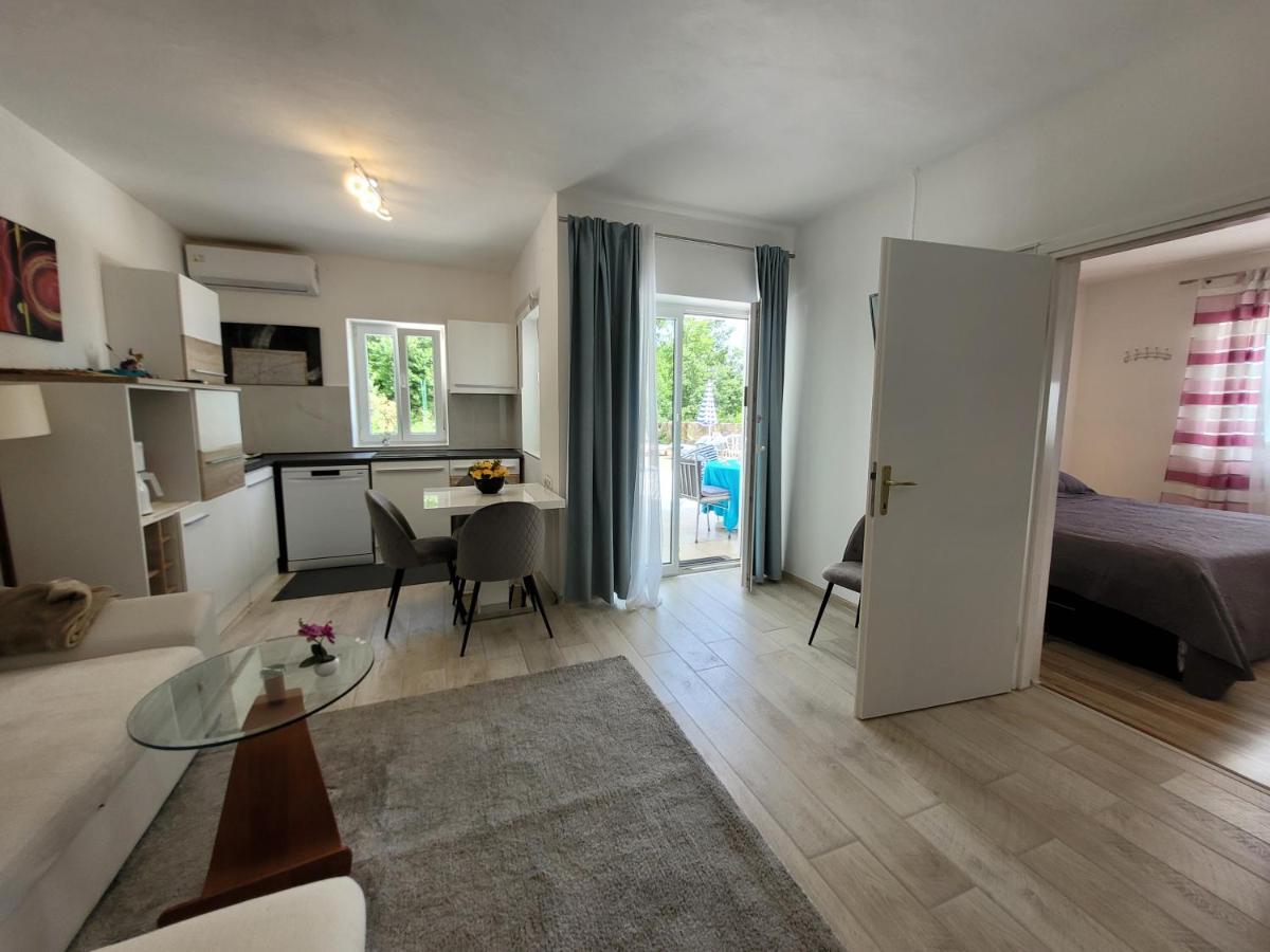Ferienwohnung mit beheiztem Pool Kroatien Herbst und Winter Lovran Exterior foto