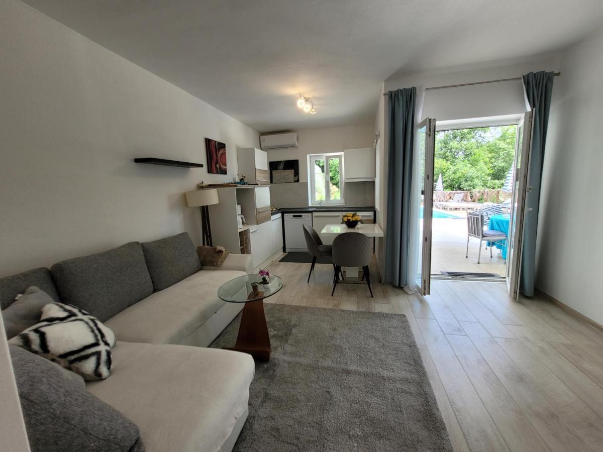 Ferienwohnung mit beheiztem Pool Kroatien Herbst und Winter Lovran Exterior foto