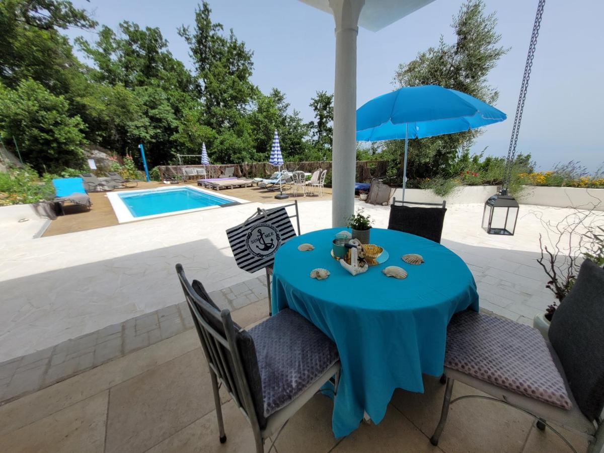 Ferienwohnung mit beheiztem Pool Kroatien Herbst und Winter Lovran Exterior foto